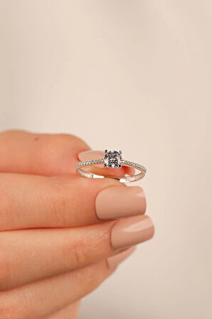 Sevgililer Günü Tektaş Altın Yüzük (ışıklı Kutu )