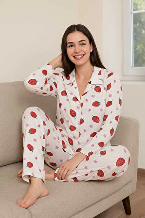 Kadın Pijama Takımı Boydan Düğmeli Raporlu Kumaş Milan Çilek Desenli