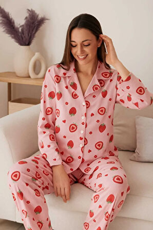 Kadın Pijama Takımı Boydan Düğmeli Raporlu Kumaş Milan Çilek Desenli