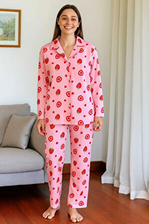 Kadın Pijama Takımı Boydan Düğmeli Raporlu Kumaş Milan Çilek Desenli