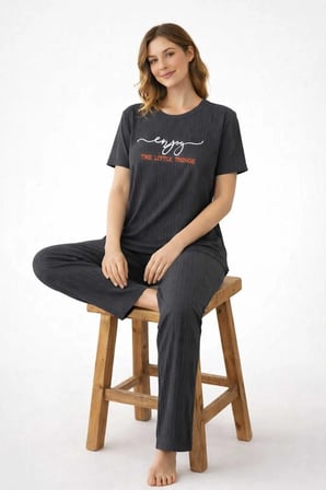 Kadın %100 Pamuk Pijama Takımı Raporlu Kumaş Rahat Kalıp Yazlık Ev Giyim