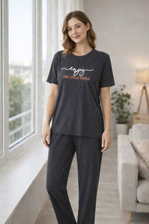 Kadın %100 Pamuk Pijama Takımı Raporlu Kumaş Rahat Kalıp Yazlık Ev Giyim