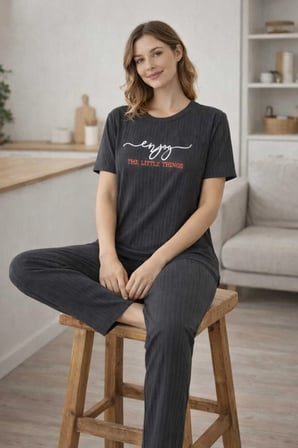 Kadın %100 Pamuk Pijama Takımı Raporlu Kumaş Rahat Kalıp Yazlık Ev Giyim