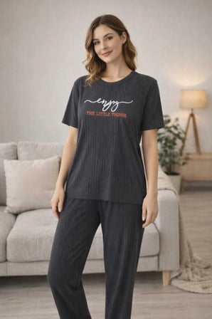 Kadın %100 Pamuk Pijama Takımı Raporlu Kumaş Rahat Kalıp Yazlık Ev Giyim