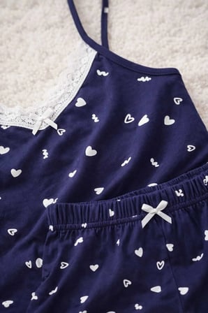 Kadın Lacivert Kalpli İp Askılı Şortlu Pijama Takımı Dantel Detaylı