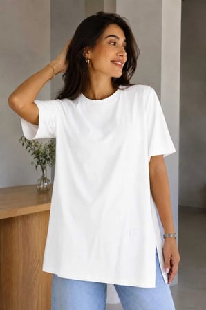 Kadın Basic Oversize Tişört Bisiklet Yaka Uzun Boy Yırtmaçlı Lazer Kesim %100 Pamuk