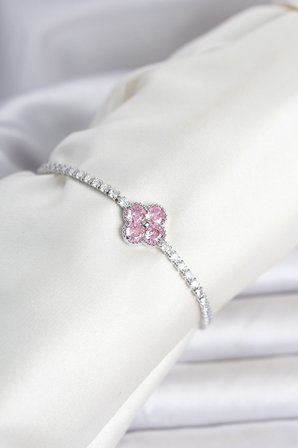 Pirinç Gümüş Renk Pembe Zirkon Taşlı Yonca Model Su Yolu Kadın Bileklik