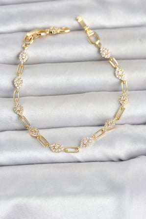 Gold Renk Zirkon Taşlı Ataç Zincir Model Kadın Bileklik