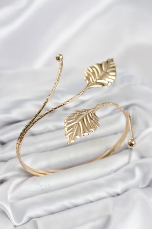 Pazu Bileklik Gold Renk Pirinç Yaprak Model