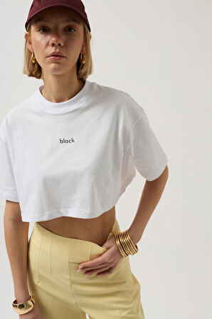 leyla sanat sanata yeni bir bakış açısı Baskılı Crop T-Shirt