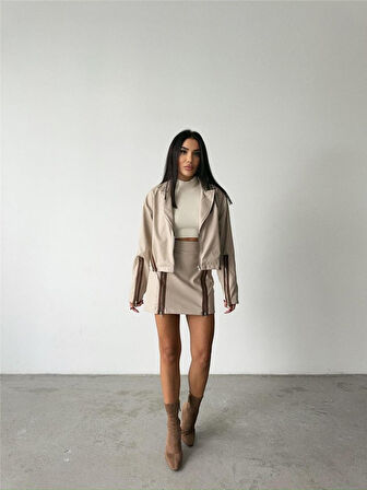 leyla sanat sanata yeni bir bakış açısı BAKLAVA DERİ CROP CEKET FERMUAR AKSESUAR DETAYLI - Bej