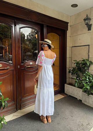 leyla sanat sanata yeni bir bakış açısı RENKLİ NAKIŞ DESENLİ ELBİSE - Beyaz