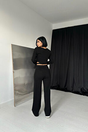 leyla sanat sanata yeni bir bakış açısı Siyah Triko Takım