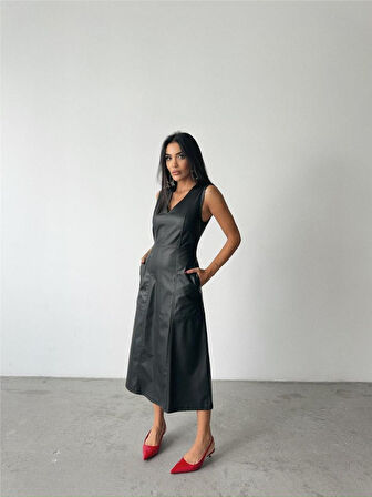 leyla sanat sanata yeni bir bakış açısı ASKILI DERİ ELBİSE ŞANEL BOY - Siyah