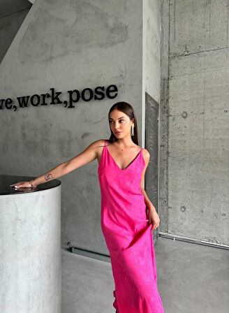 leyla sanat sanata yeni bir bakış açısı JAKARLI ASKILI SATEN ELBİSE ASİMETRİK - Pembe