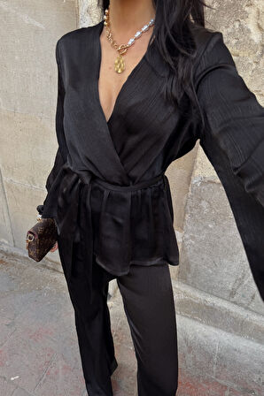 leyla sanat sanata yeni bir bakış açısı SATEN KRUVAZE BAĞLAMALI BLUZ- PANTOLON TAKIM - Siyah