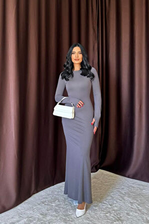 leyla sanat sanata yeni bir bakış açısı Gri Vücudu Saran Uzun Elbise