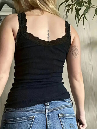 leyla sanat sanata yeni bir bakış açısı Kadın Askılı Yuvarlak Yaka Dantel Detay Kaşkorse Bluz