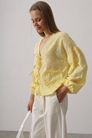 leyla sanat sanata yeni bir bakış açısı Kalp Detaylı Bağlamalı Brode Bluz - Sarı