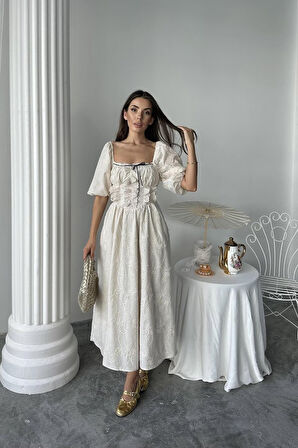 leyla sanat sanata yeni bir bakış açısı Bej Dantel Detaylı Brode Elbise