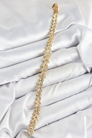 Pirinç Zirkon Taşlı Sıralı Ok Model Gold Renk Kadın Bileklik - TJ-BB7559