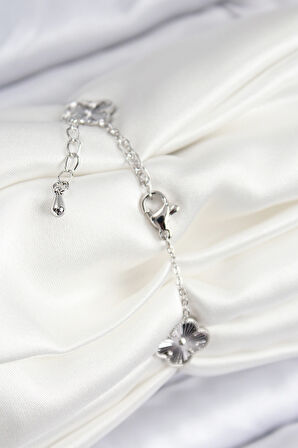 VIP Pirinç Yonca Model Gümüş Renk Kadın Bileklik - TJ-BB7782