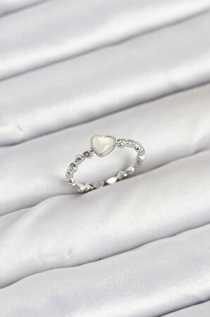 Pirinç Gümüş Renk Kalpli Model Kadın Yüzük - TJ-BYK3875