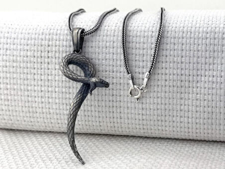 Üç Boyutlu Kara Mamba Yılan Figürlü 925 Ayar Gümüş Kolye