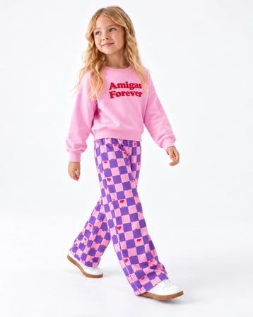 Kız Çocuk Amigas Forever Baskılı Pembe Sweatshirt ve Kalp Desenli Bol Paça Pantolon Takım