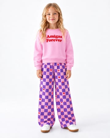 Kız Çocuk Amigas Forever Baskılı Pembe Sweatshirt ve Kalp Desenli Bol Paça Pantolon Takım