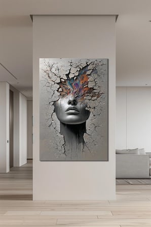 Soyut Kadın Yüzü Baskılı Cam Tablo – Çatlak Efektli Modern Sanat Duvar Dekoru