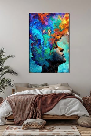 Renkli Soyut Kadın Profili Baskılı Cam Tablo – Modern Sanatsal Duvar Dekoru