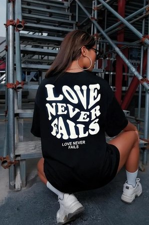 Unisex Love Never Fails Baskılı T-shirt