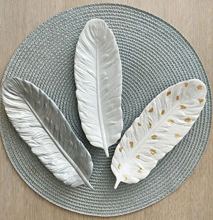 Tüy dekor, Dekoratif tüy, Bohem dekor, Doğal dekorasyon, Tüy aksesuar, El yapımı tüy obje,Modern dekoratif obje,  Hafif ve şık dekor,Minimalist tüy süs, Rustik tüy obje,Boho stil dekor,Doğa temalı dekor, Vintage tüy süsleme,Tüy figürlü obje, Estetik 