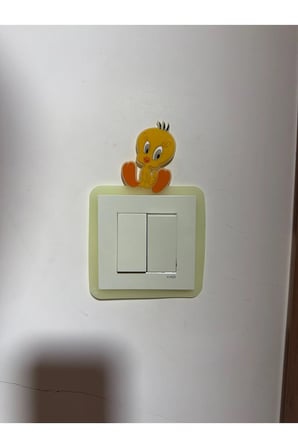 Sevimli Karakter Tasarımlı Silikon gece parlayan / Fosforlu Duvar Anahtarı ve Priz Çerçevesi⁠