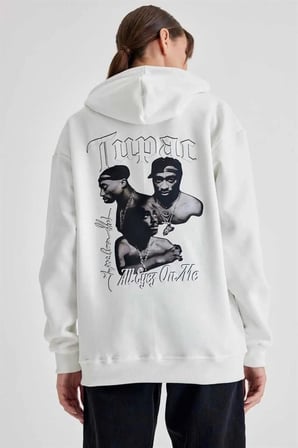 Kadın Oversize Kapüşonlu Cepli TUPAC Baskılı  İplik Pamuklu Hoodie Sweatshirt - Beyaz