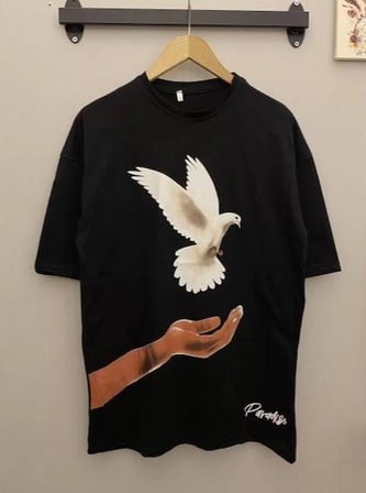 Kadın Kısa Kol Yazlık Tişört Bisiklet Yaka Uzi Güvercin Baskılı T-Shirt - Siyah