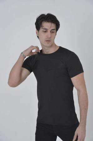 Erkek Göğüs File Aksesuarlı T-shirt - Siyah