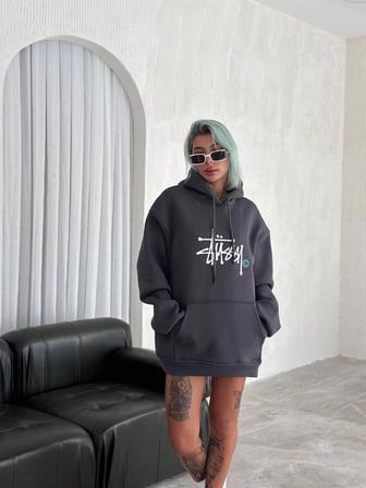 Kadın Oversize Kapüşonlu Cepli Baskılı  İplik Pamuklu Hoodie Sweatshirt - Füme