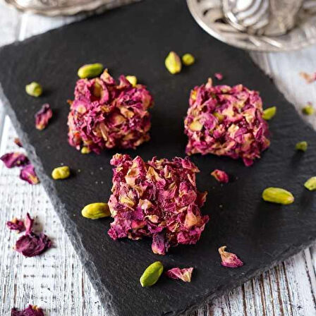 Antep Fıstıklı ve Gül Yapraklı Lokum - 500 gr paket