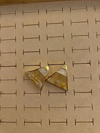 Çelik Üçgen Pramit Sedefli Gold Küpe