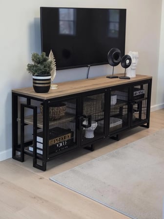 DEKORATİF METAL GÖVDELİ AHŞAP RAFLI TV ÜNİTESİ 3 RAFLI 4 KAPAKLI TV SEHPASI 150 x 36 CM TELEVİZYON ÜNİTESİ 