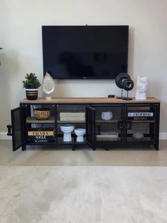 DEKORATİF METAL GÖVDELİ AHŞAP RAFLI TV ÜNİTESİ 3 RAFLI 4 KAPAKLI TV SEHPASI 150 x 36 CM TELEVİZYON ÜNİTESİ 