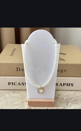 İnci Detaylı Kristal Taşlı Kolye