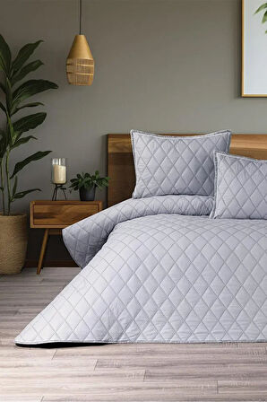 Vita 3 Parça Yatak Örtüsü Takımı – Çift Kişilik, Elyaf Dolgulu, Volanlı Yastık Kılıflı