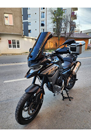 Voge DSX 650 Siperlik Ön Cam 2022 Model 55cm Siyah Renkli 4mm KISA SPOR CAM