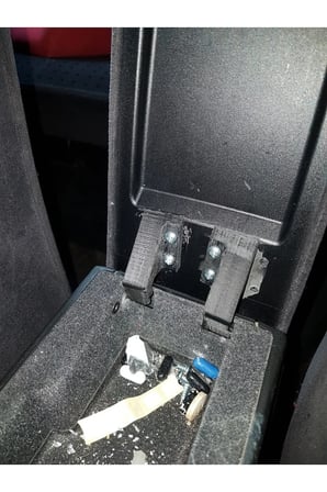 volkswagen passat 1998 kol dayanağı (kolçak) Menteşesi 2li