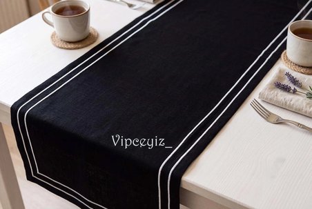 vipceyiz siyah üzerine beyaz nakışlı desenli runner