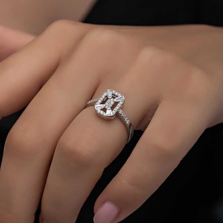 925 Ayar Gümüş Baget Taşlı Kadın Yüzük