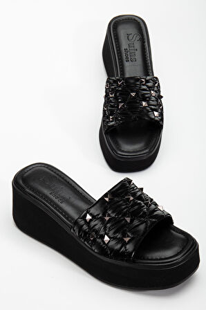 Suins Wanda Model Zımba Aksesuarlı Terlik